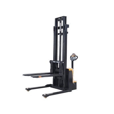 Apilador electrico 1500 kg Miyazaki elevador de pallets en bodega